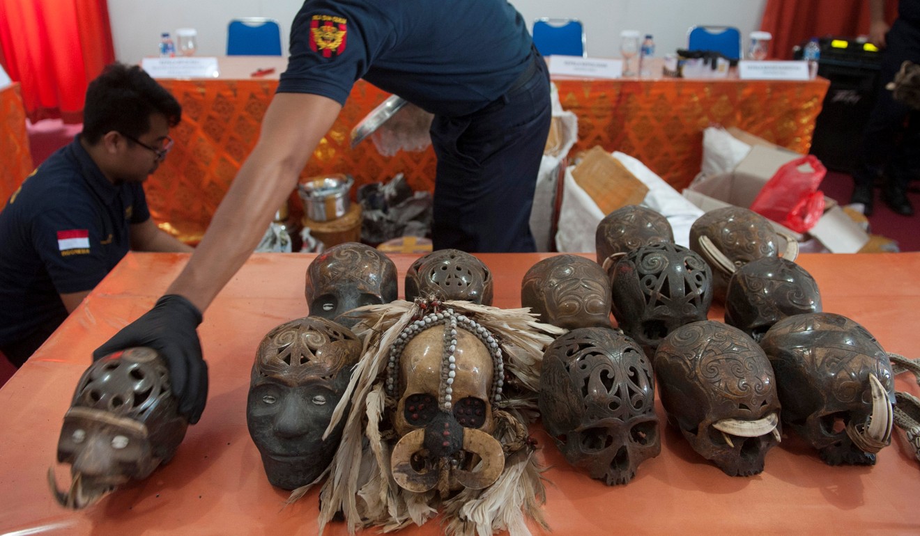 Customs officers display some of the 24 human skulls, believed to be from Papua and Kalimantan, after they were stopped from being posted to the Netherlands. Photo: Reuters