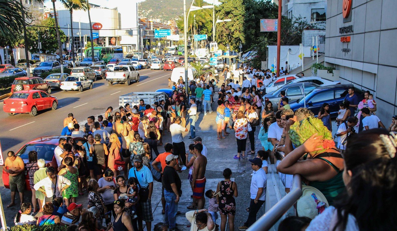 Vacationers evacuated hotels and beaches in Acapulco, Mexico, after the 7.2 magnitude earthquake hit. Photo: EPA