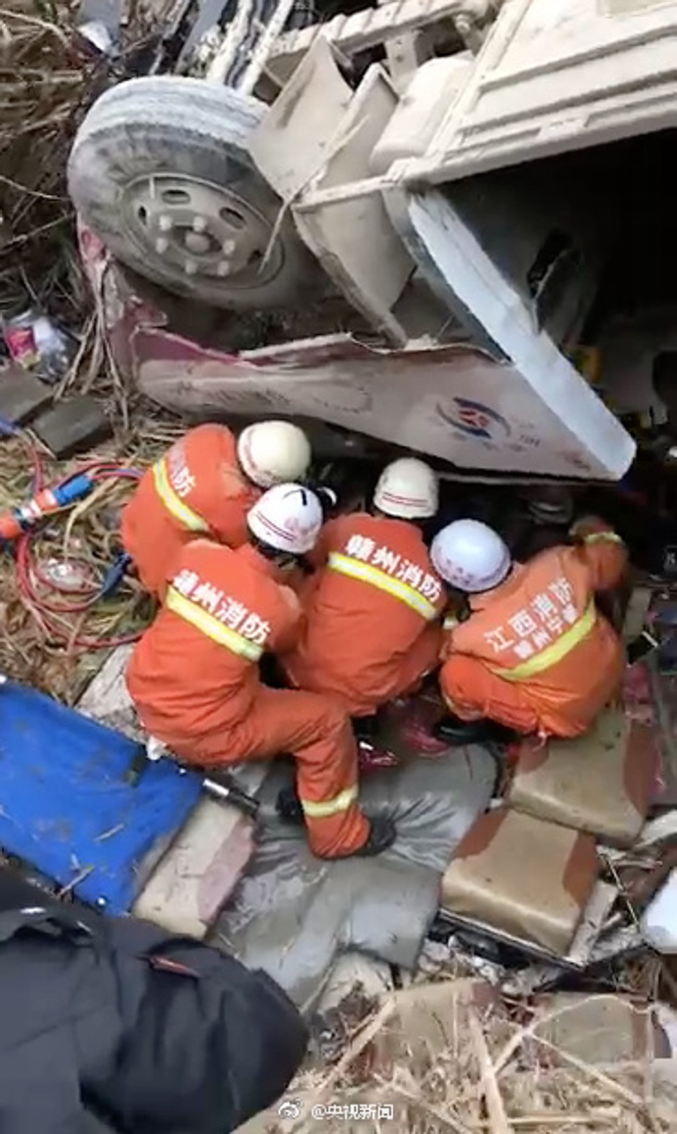 Nine people, including the bus driver, died at the scene of the crash, China’s state broadcaster CCTV said. Photo: Weibo