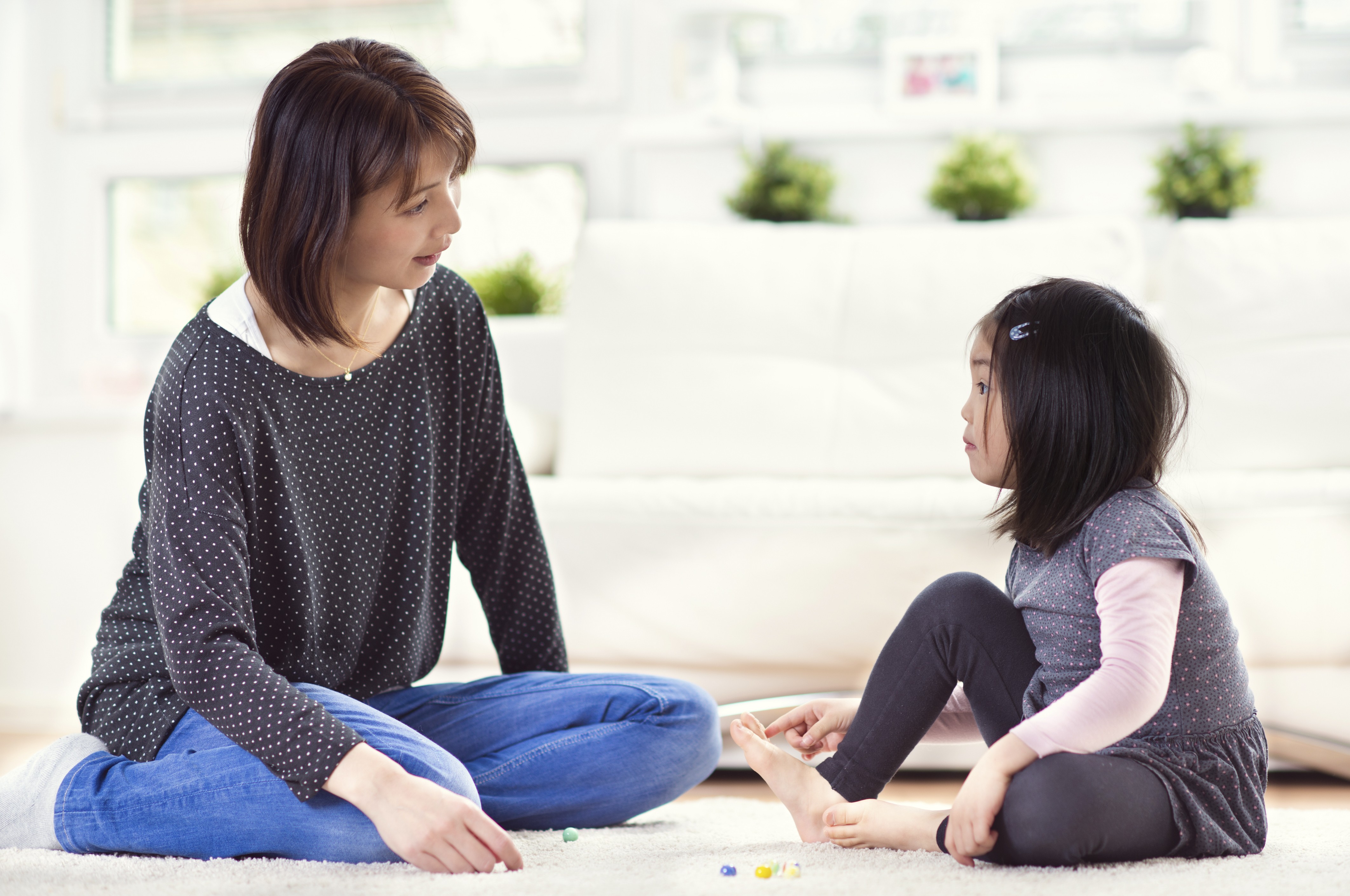 Parents should spend more time talking to their child to find out about their school life. Photo: Shutterstock