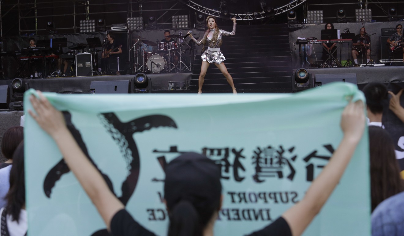A Taiwanese protester holds up a banner calling for independence during a Chinese-organised concert at the National Taiwan University in Taipei. Photo: AP