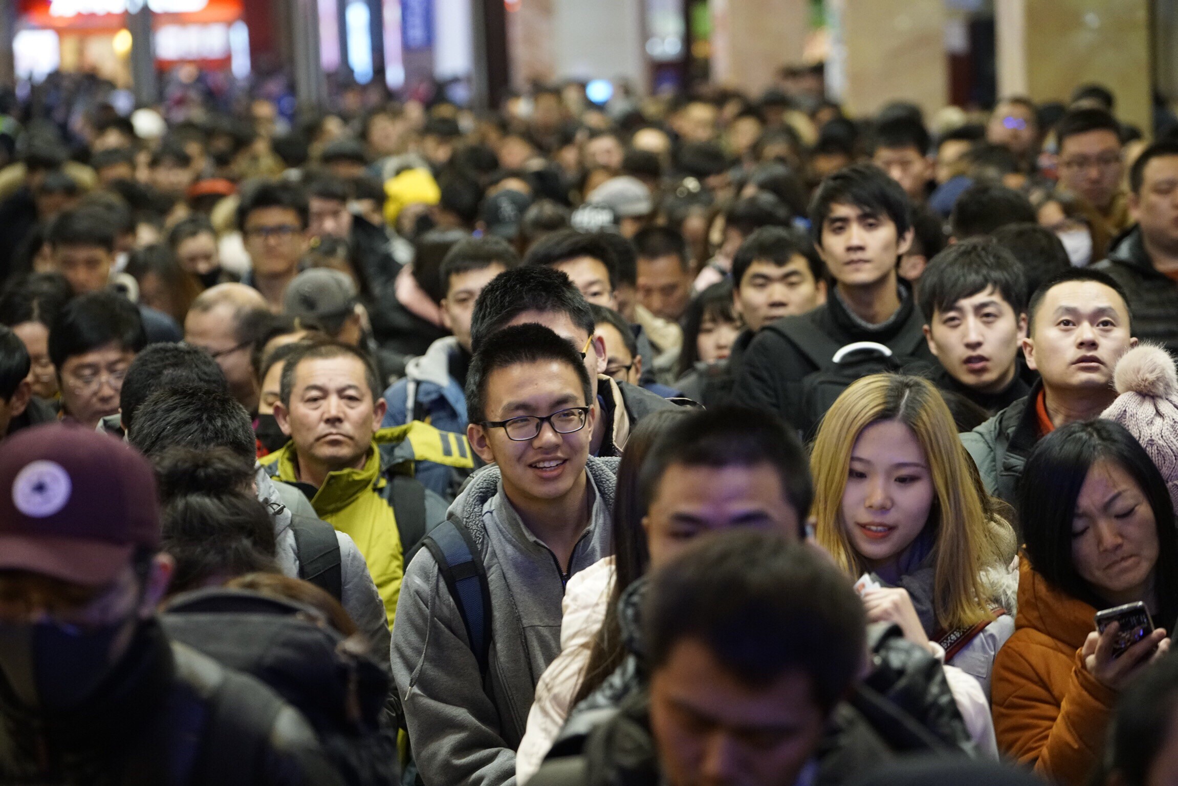 Население китая 2024г. Пекин люди. Китай люди на улице. Китайцы жители. Много китайцев.