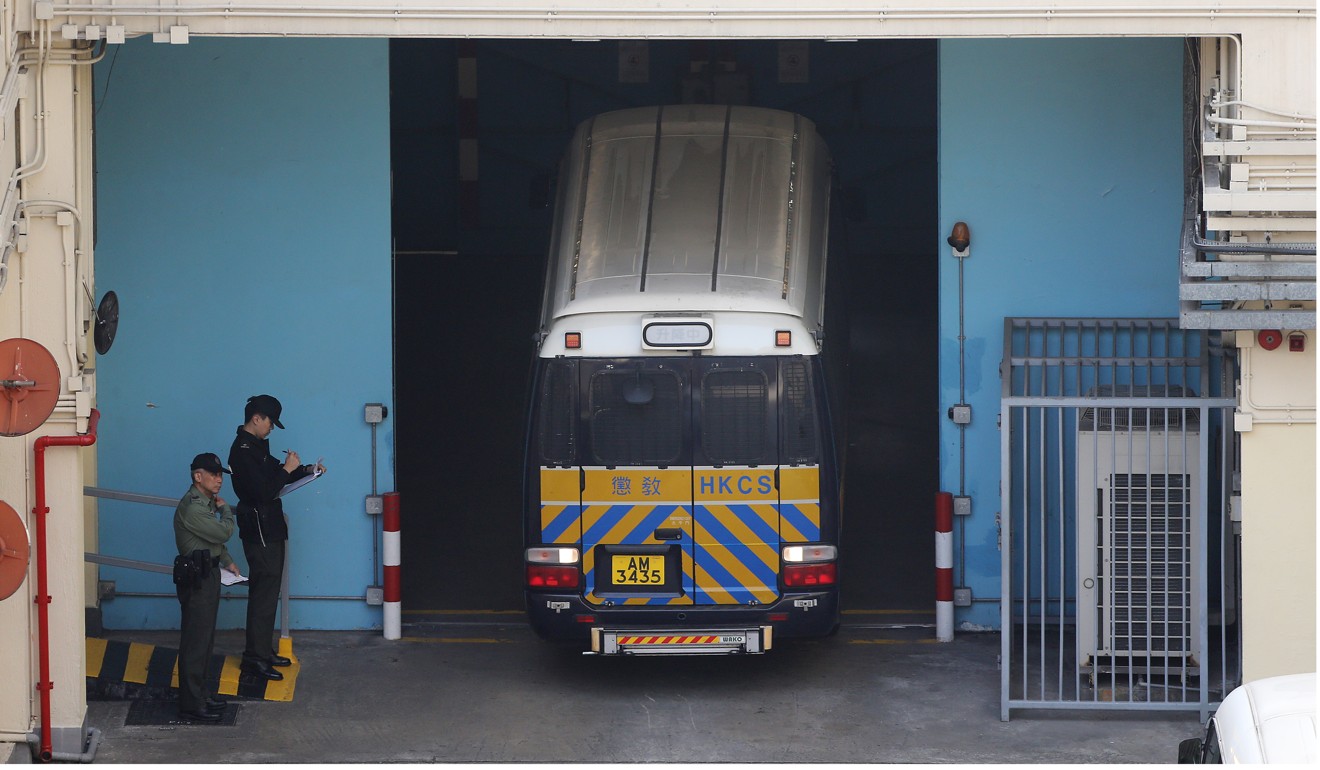 A police van arrives at Lai Chi Kok Reception Centre. Photo: Sam Tsang