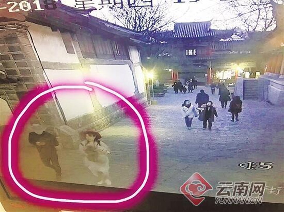 The owner of the missing dog was able to trace the couple who took it with the help of images from surveillance footage. Photo: 163.com