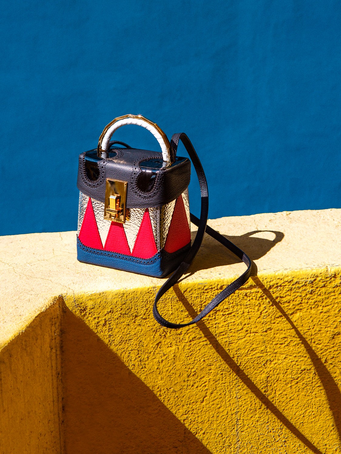 Gentle Monster eyewear, eye-catching bags by The Volon, distinctive shoes from Reike Nen and Yuul Yie, understated jewellery from Monday Edition – K-fashion accessories are at the cutting edge of style