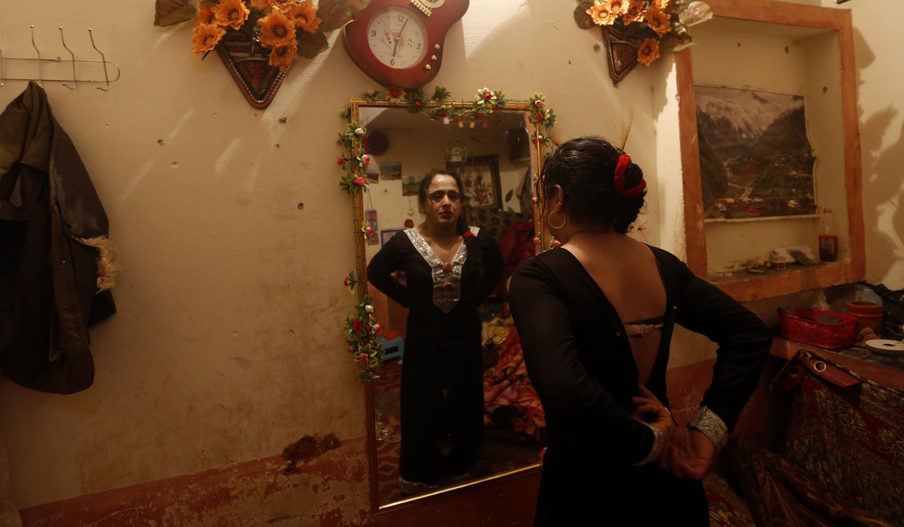Shugla, a Pakistani transgender at her home in Peshawar, gets ready in front of a mirror on March 14. Photo: EPA-EFE