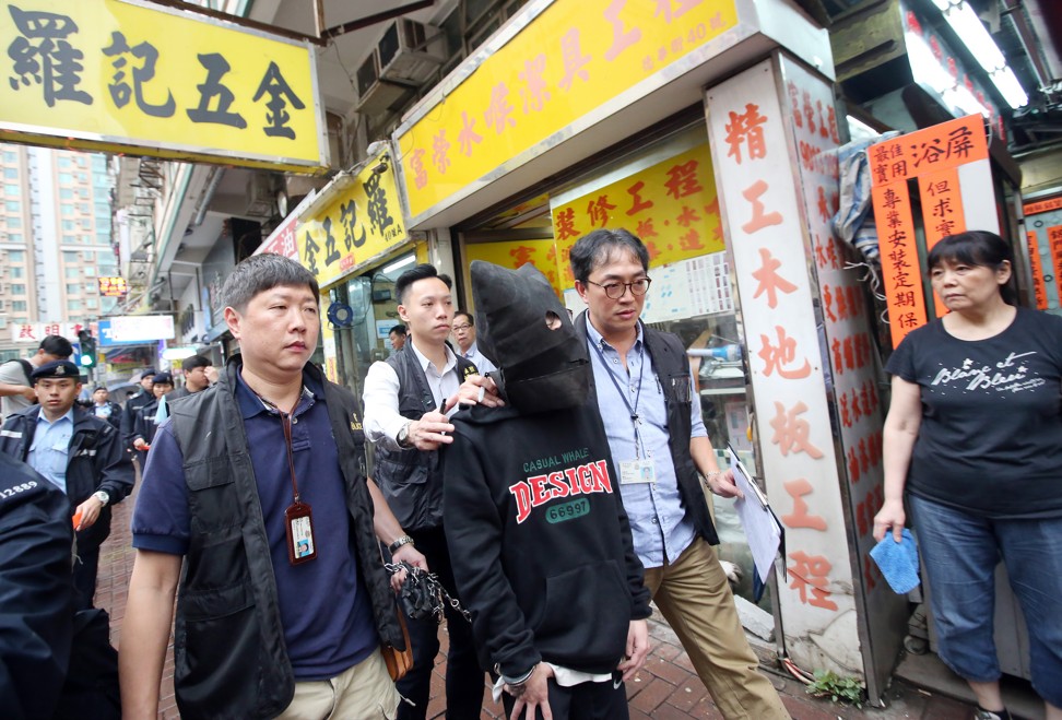 Tsang is escorted back to the crime scene for a reconstruction of the crime in Tsuen Wan. Photo: Edward Wong