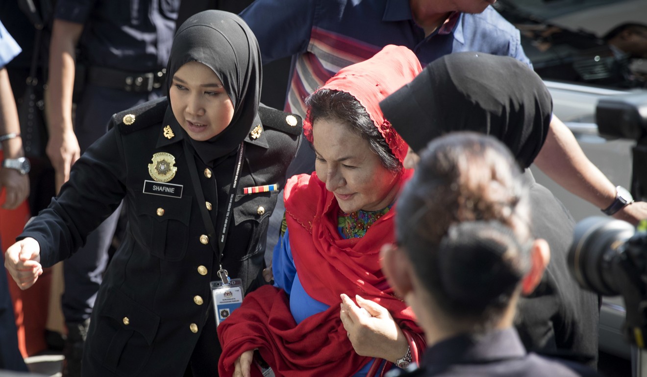 Rosmah Mansor, center, wife of Malaysian Prime Minister Najib Razak, arrives at Anti-Corruption Agency for questioning in Putrajaya, where she gave a statement over a corruption related to 1MDB. Photo: AP