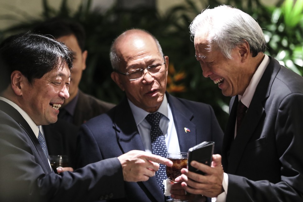 Japan’s Defence Minister Itsunori Onodera (left), Philippine Defence Secretary Delfin Lorenzana (centre) and Singapore’s Defence Minister Ng Eng Hen share a laugh at the Shangri-La Dialogue. Photo: AP