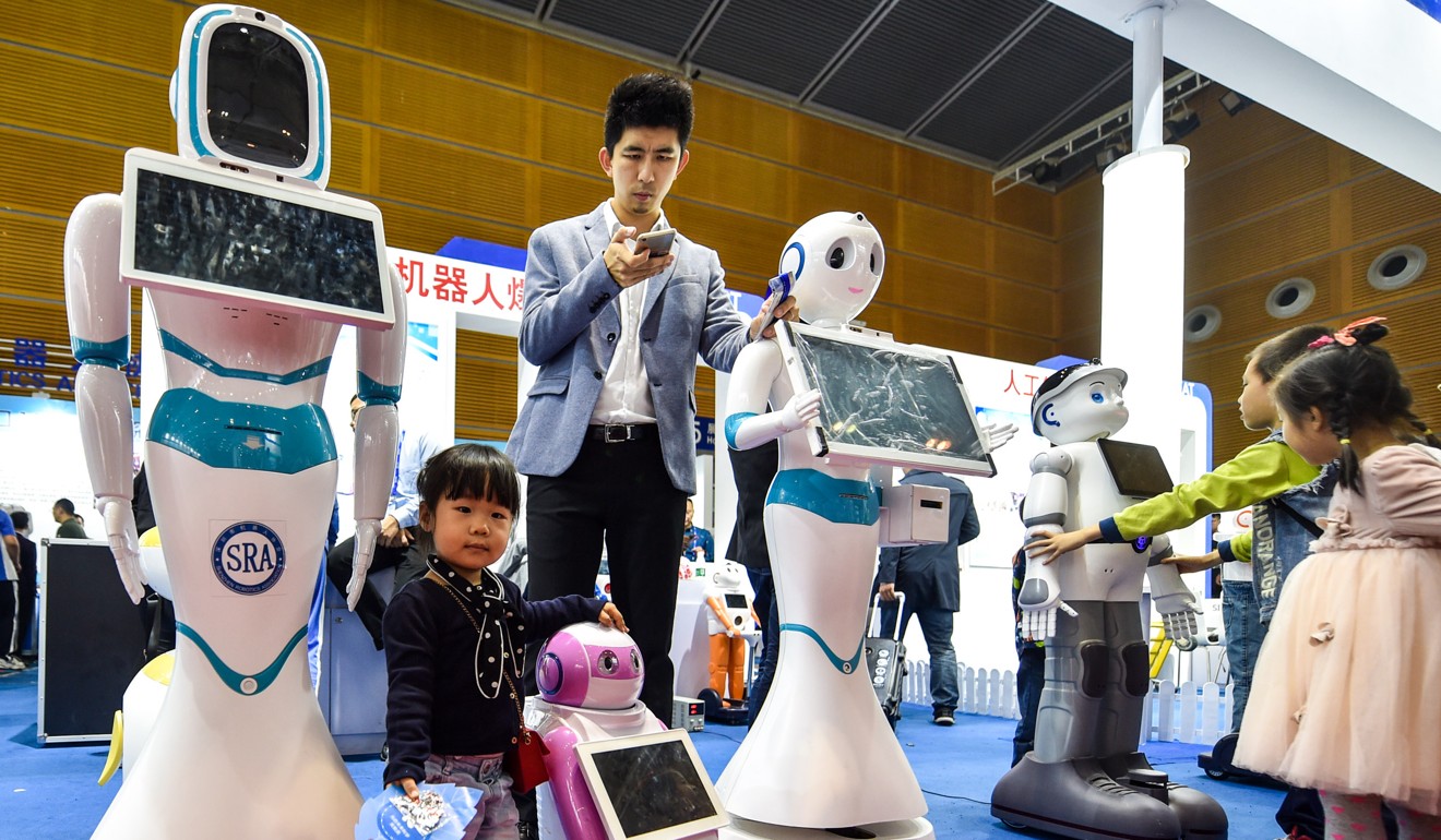Robot show. Китайские роботы. Выставка роботов. Высокие технологии робот. Робототехника в Китае.
