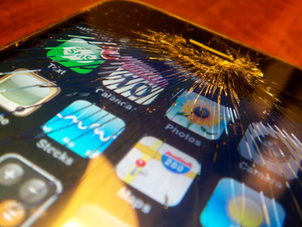 A foldable smartphone could lead to the two facing screens hitting one another colliding and causing cracks. Photo: Jeff Turner/Flickr