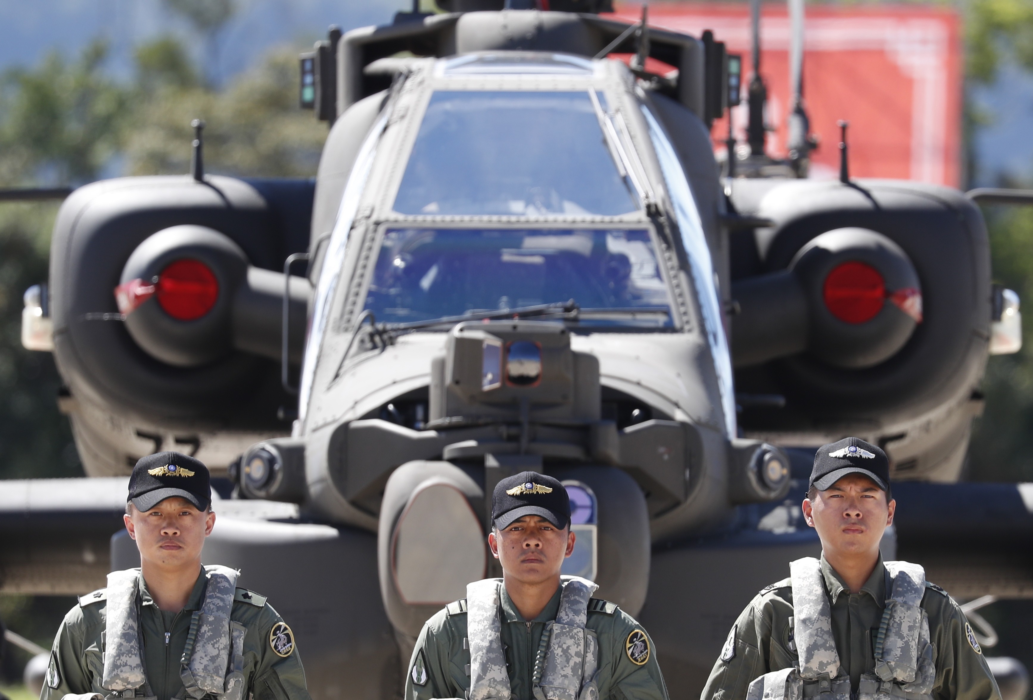 Taiwanese soldiers stand guard in front of US-made Apache attack helicopters on Wednesday. Photo: EPA