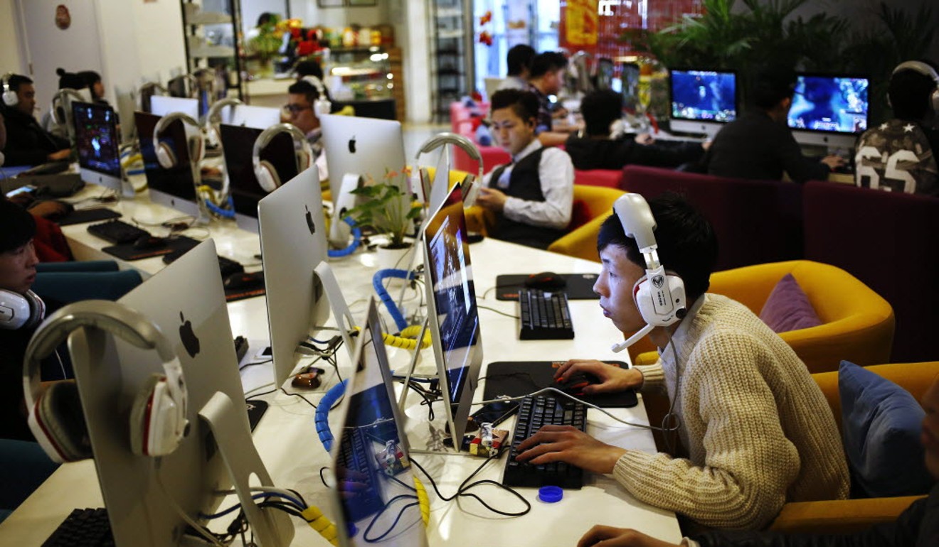 China’s 800 million internet users are a tempting target for global tech giants. Photo: EPA