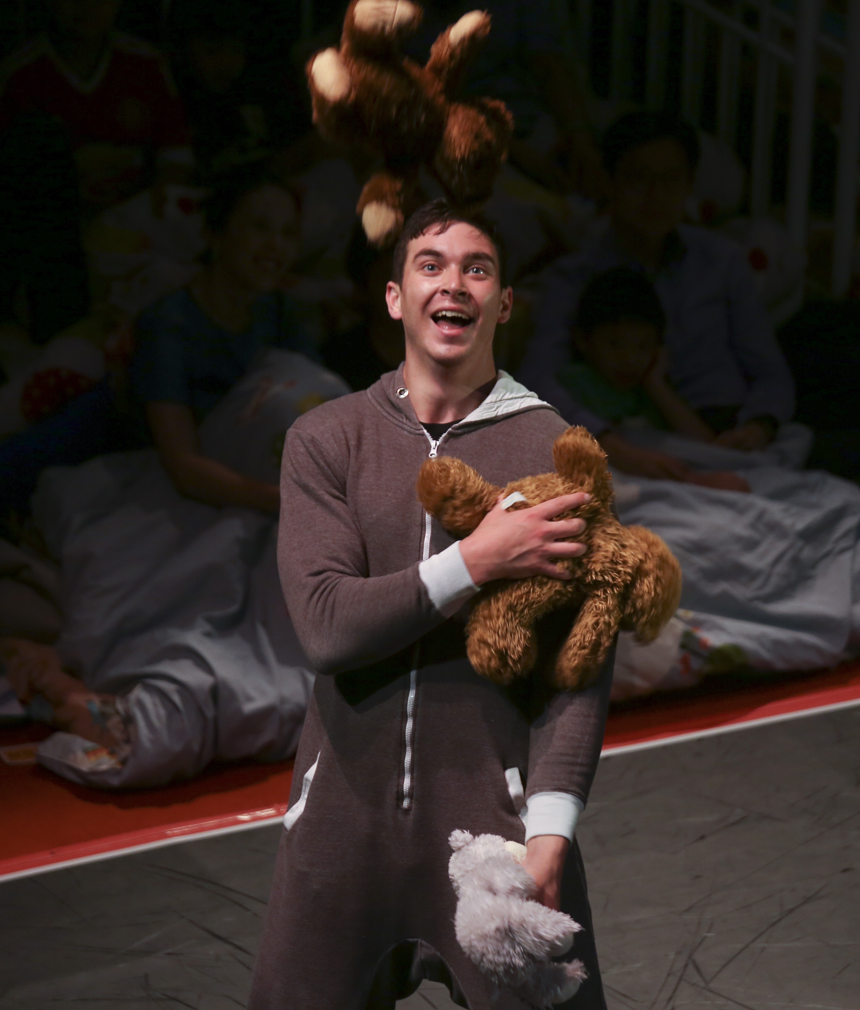 Bedtime Stories blends theatre, circus and literature in a show that asks questions about parent-child relations in modern families