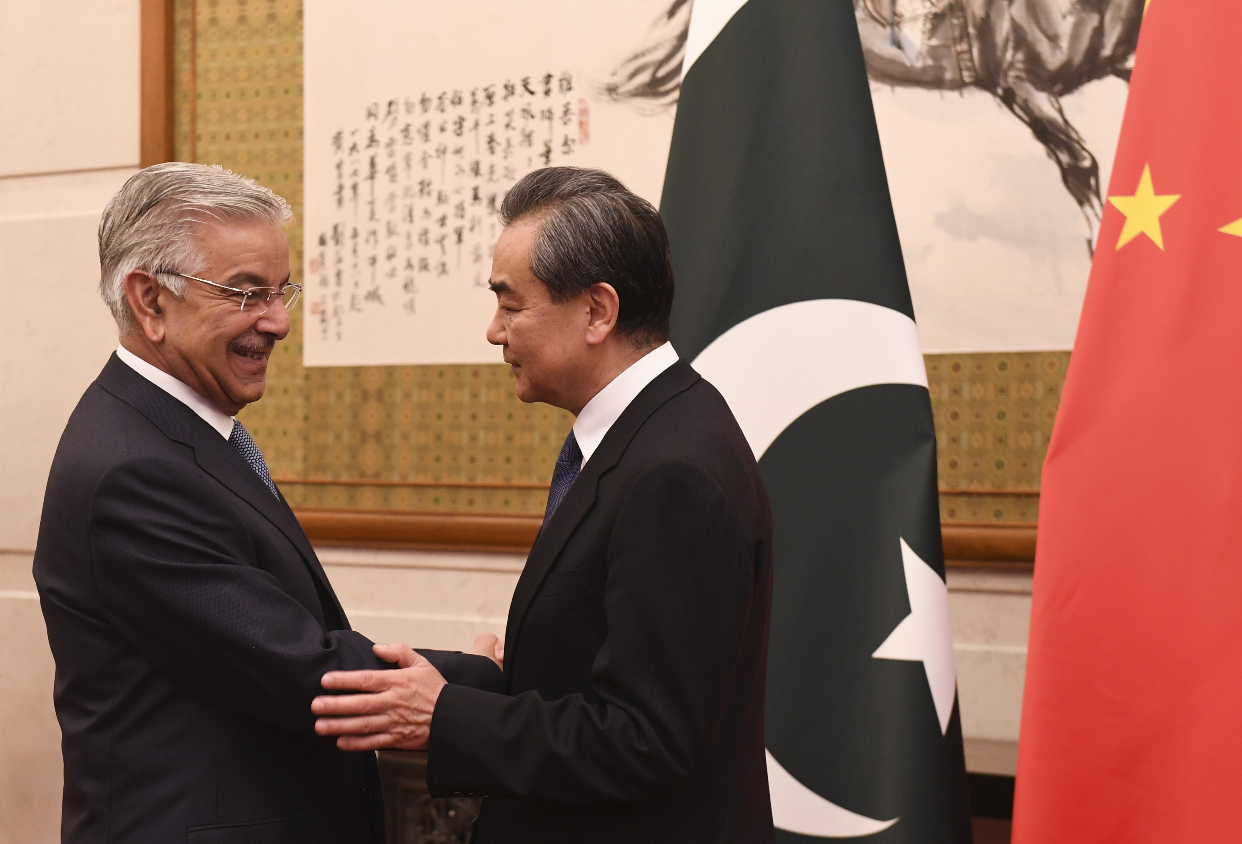 Pakistan’s Foreign Minister Khawaja Muhammad Asif (left) shakes hands with Chinese Foreign Minister Wang Yi at the Diaoyutai State Guest House in Beijing on April 23. Photo: AFP