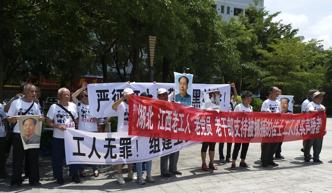 During the hour-long protest, students, workers and retirees formed a human chain and chanted slogans. Photo: Mimi Lau