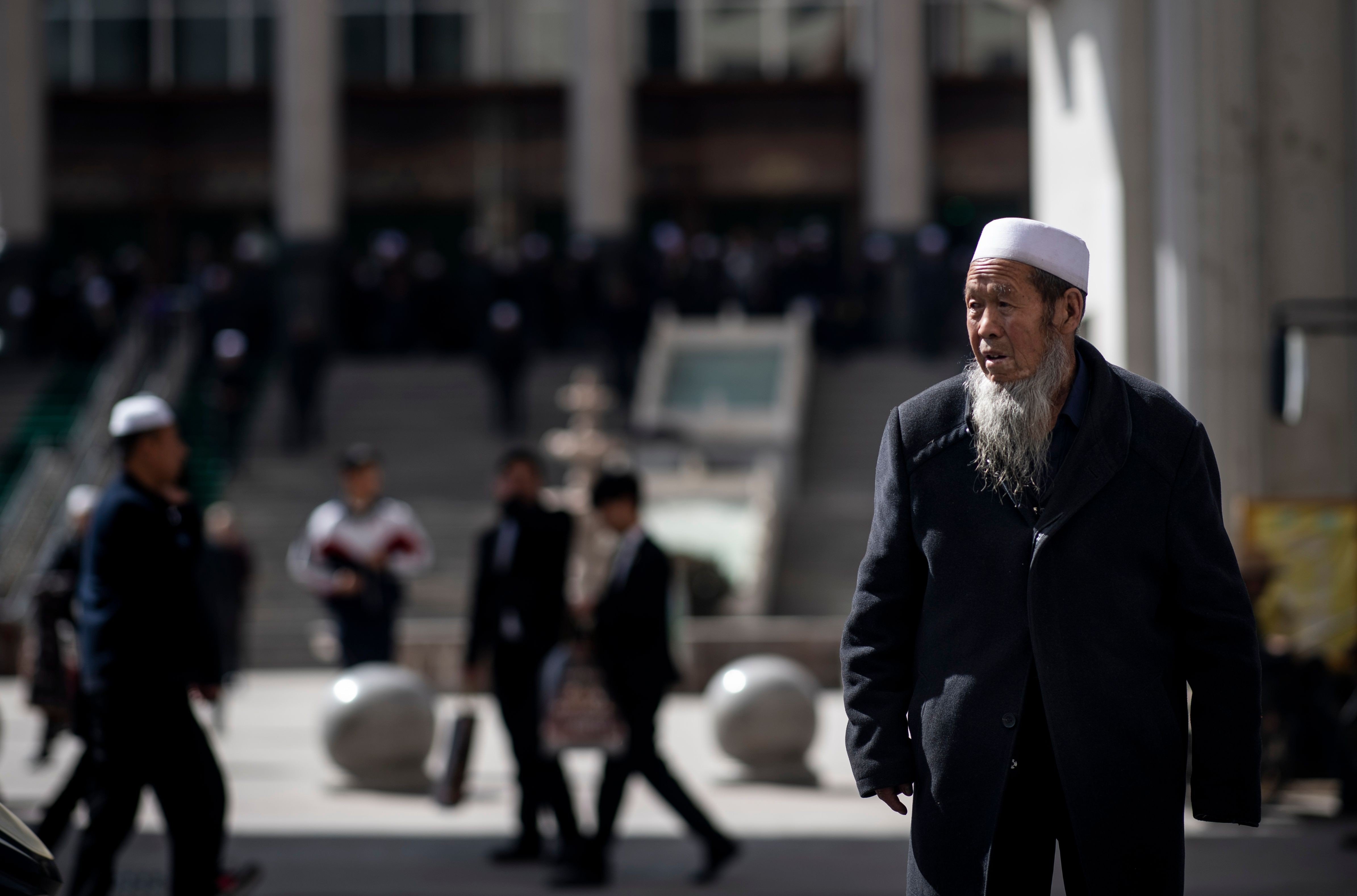 Protest By Chinese Hui Muslims At Weizhou Grand Mosque Goes On As Sides 