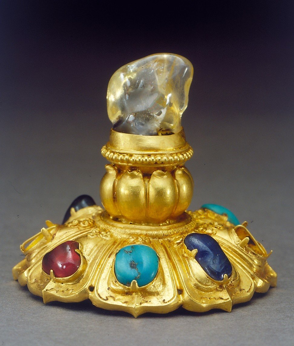Gold hat found in the tomb of Prince Liang Zhuangwang.