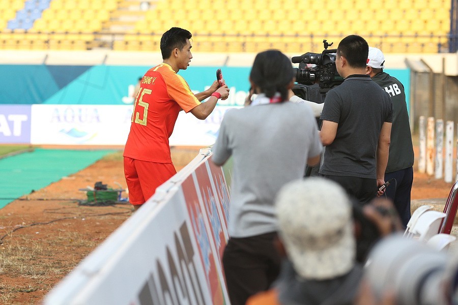 China's Zhang Yuan shows his shin guard to the camera after scoring in his side’s 6-0 Asian Games win over East Timor. Photo: Dongqiudi