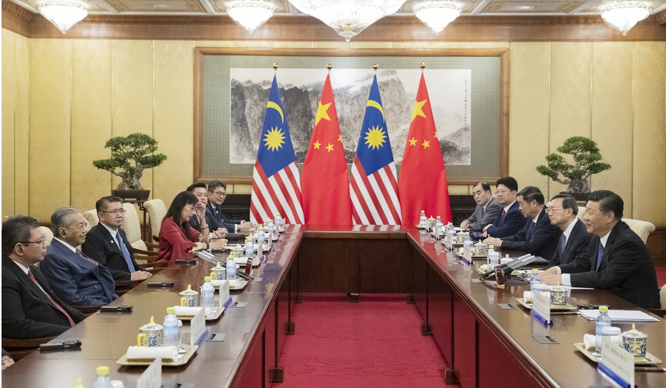 Malaysian Prime Minister Mahathir Mohamad meets Chinese President Xi Jinping at the Diaoyutai State Guesthouse in Beijing. Photo: AP