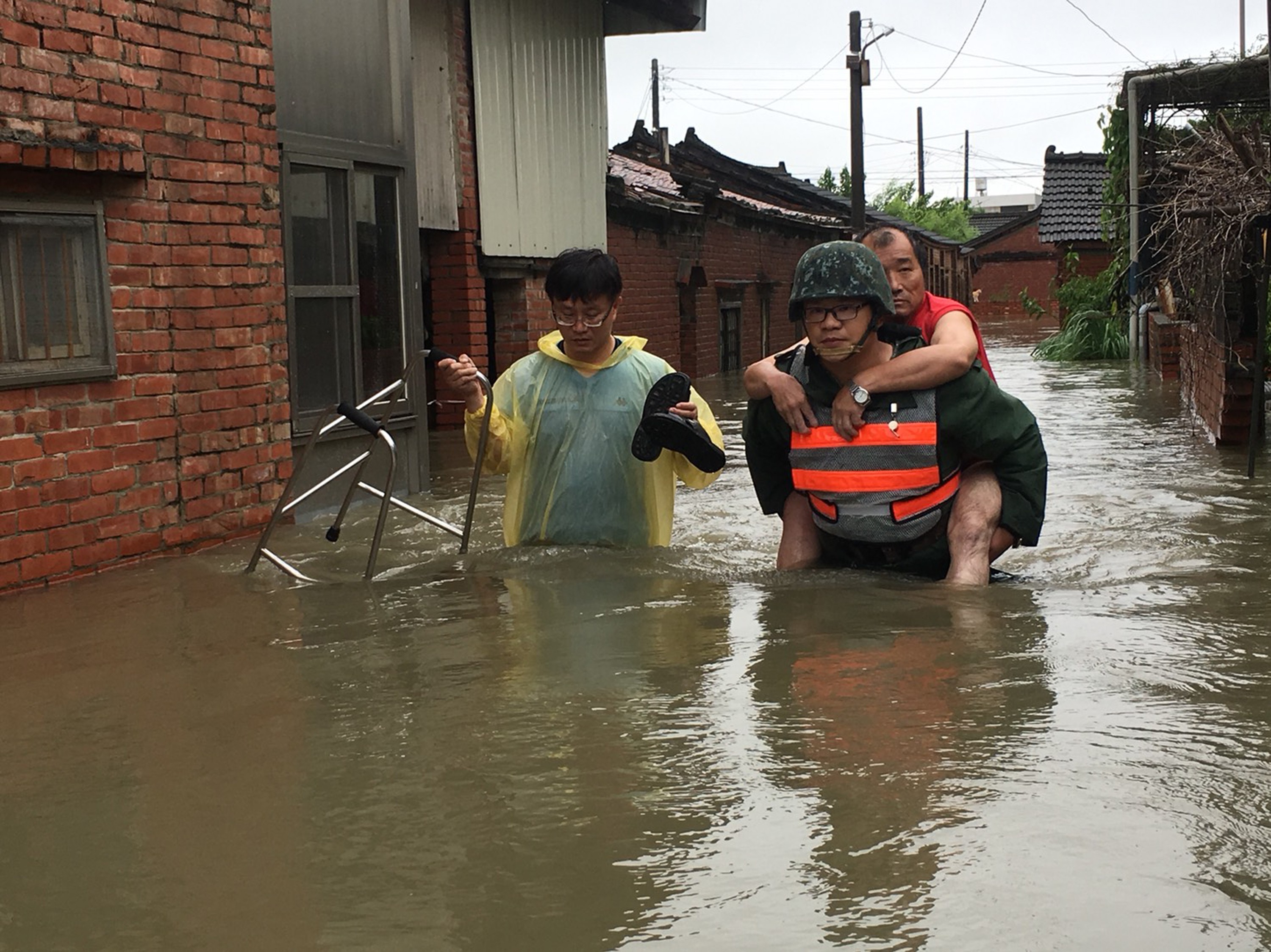 6 Dead In Taiwan Floods And 6 000 Evacuated After 1 000mm Of Rainfall South China Morning Post
