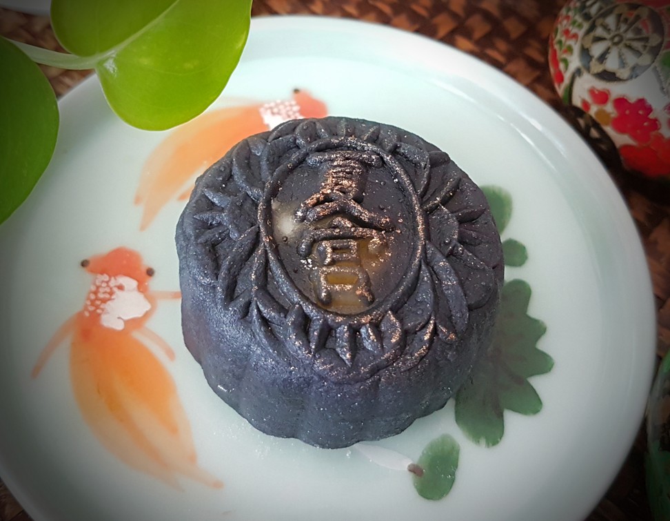 Summer Palace offers feisty cocktail-infused snow skin mooncakes.