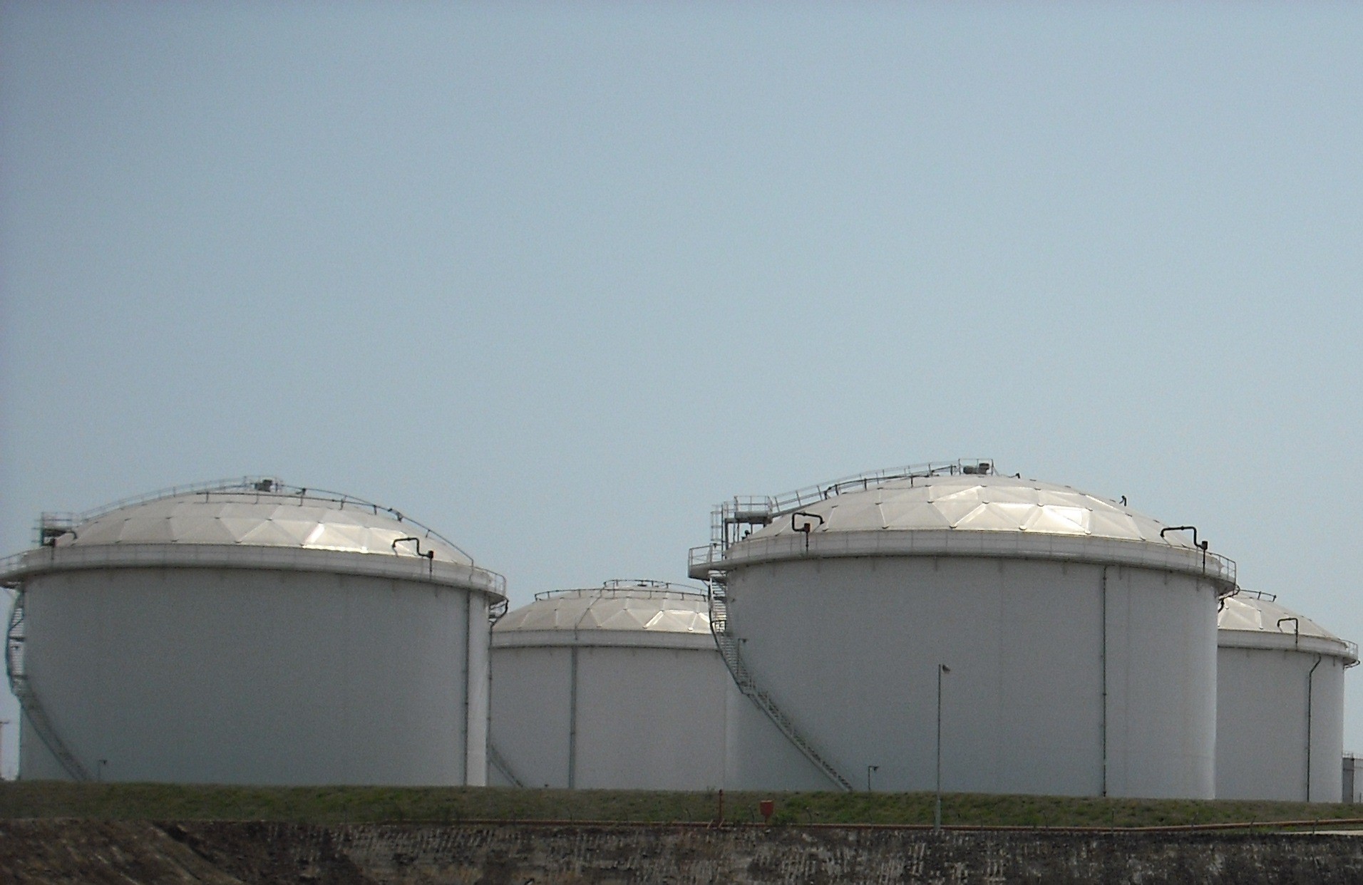 Tank farms will enable investors to store oil and gas, avoiding the need for them to build facilities.