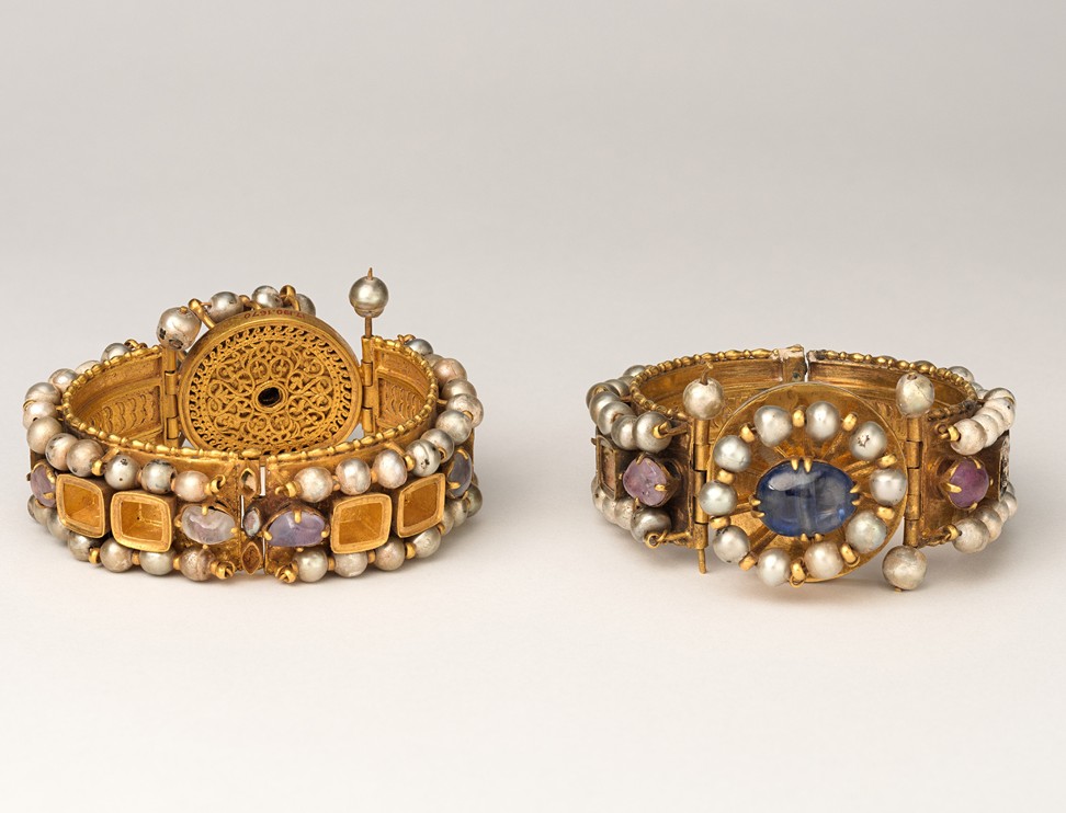Jewelled bracelets (500-700).
