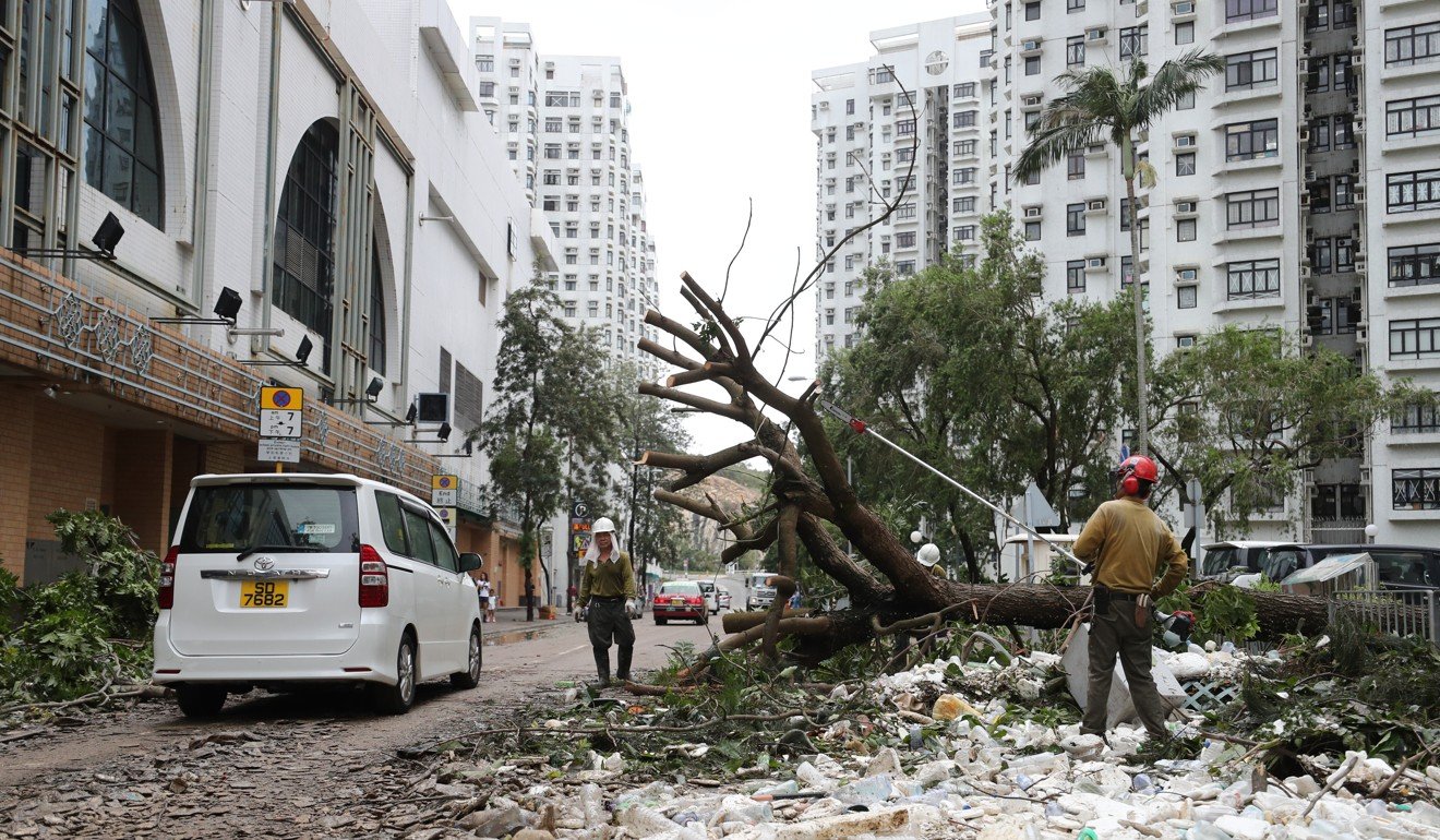 Clean up begins for Hong Kong residents after Typhoon Mangkhut wreaks