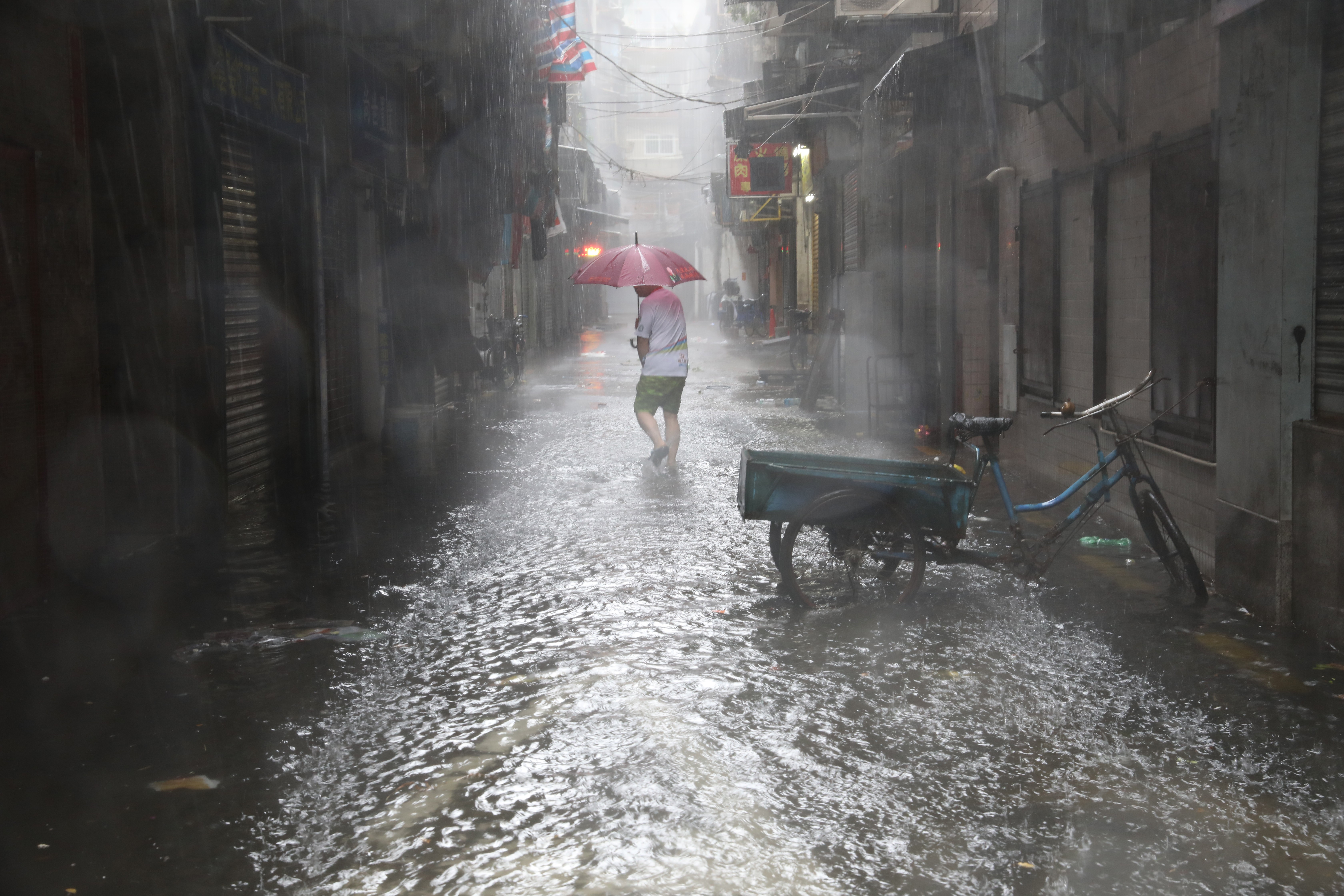A man walks down the flooded Rua de Cinco de Outubro street in Macau as Typhoon Mangkhut approached on September 16. Photo: Dickson Lee
