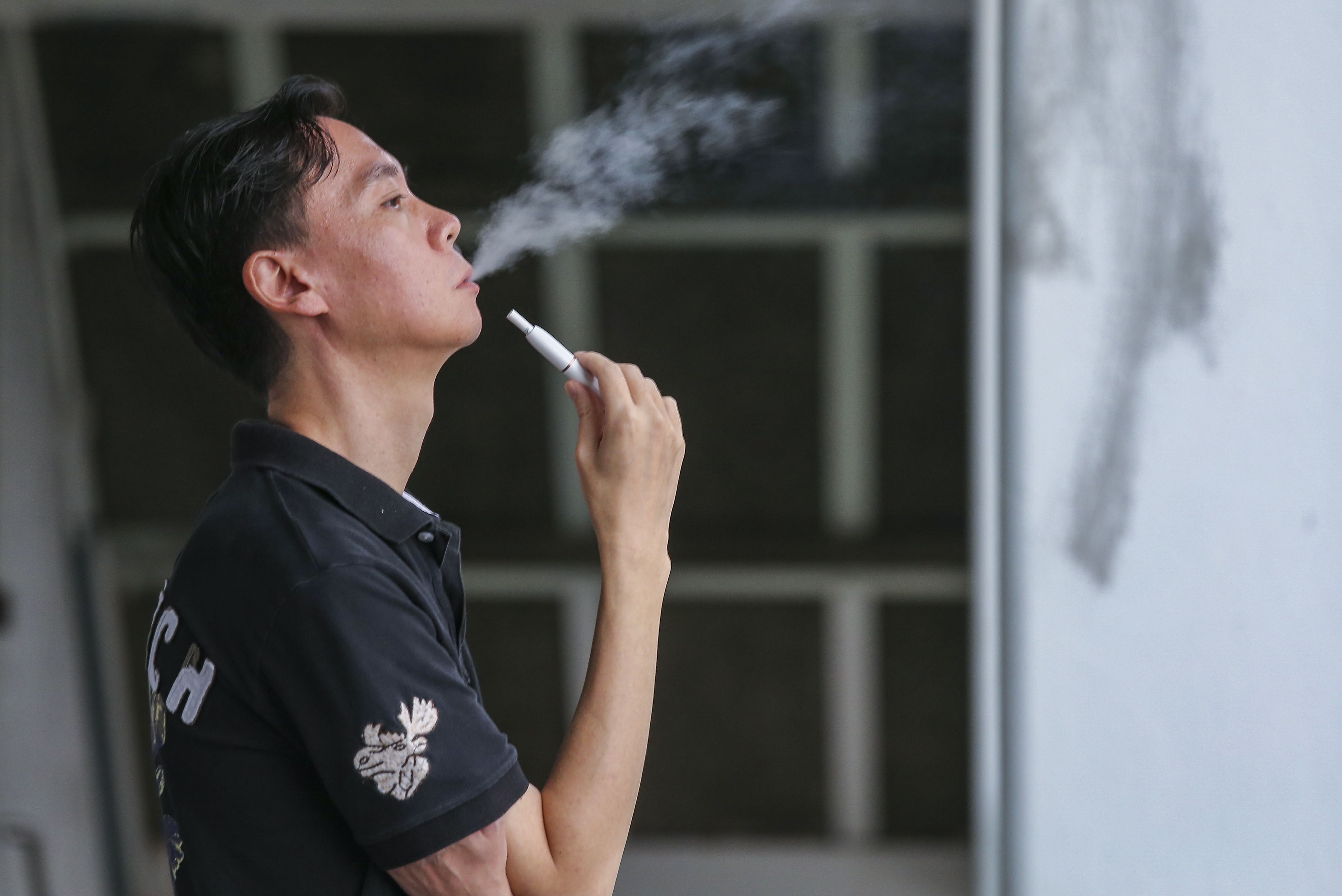 Peyton Chan was a smoker for 20 years. For 10 of those years he tried in vain to quit, and only succeeded when he switched to e-cigarettes. He thinks other smokers should have the chance to do the same