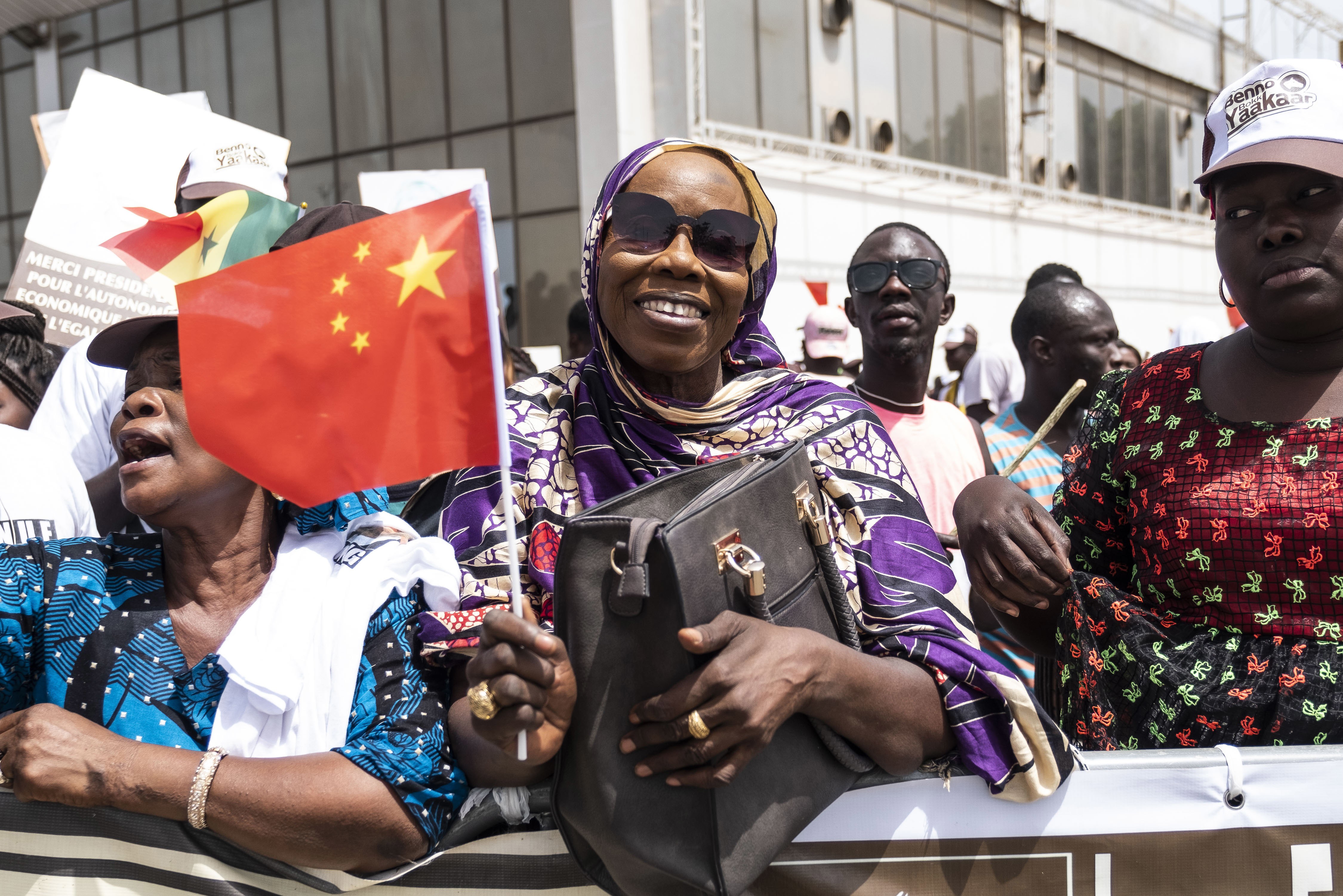 A woman welcomes Chinese President Xi Jinping to Dakar, Senegal, on July 21, 2018. Xi was on a four-nation visit to Africa seeking deeper military and economic ties. Photo: AP