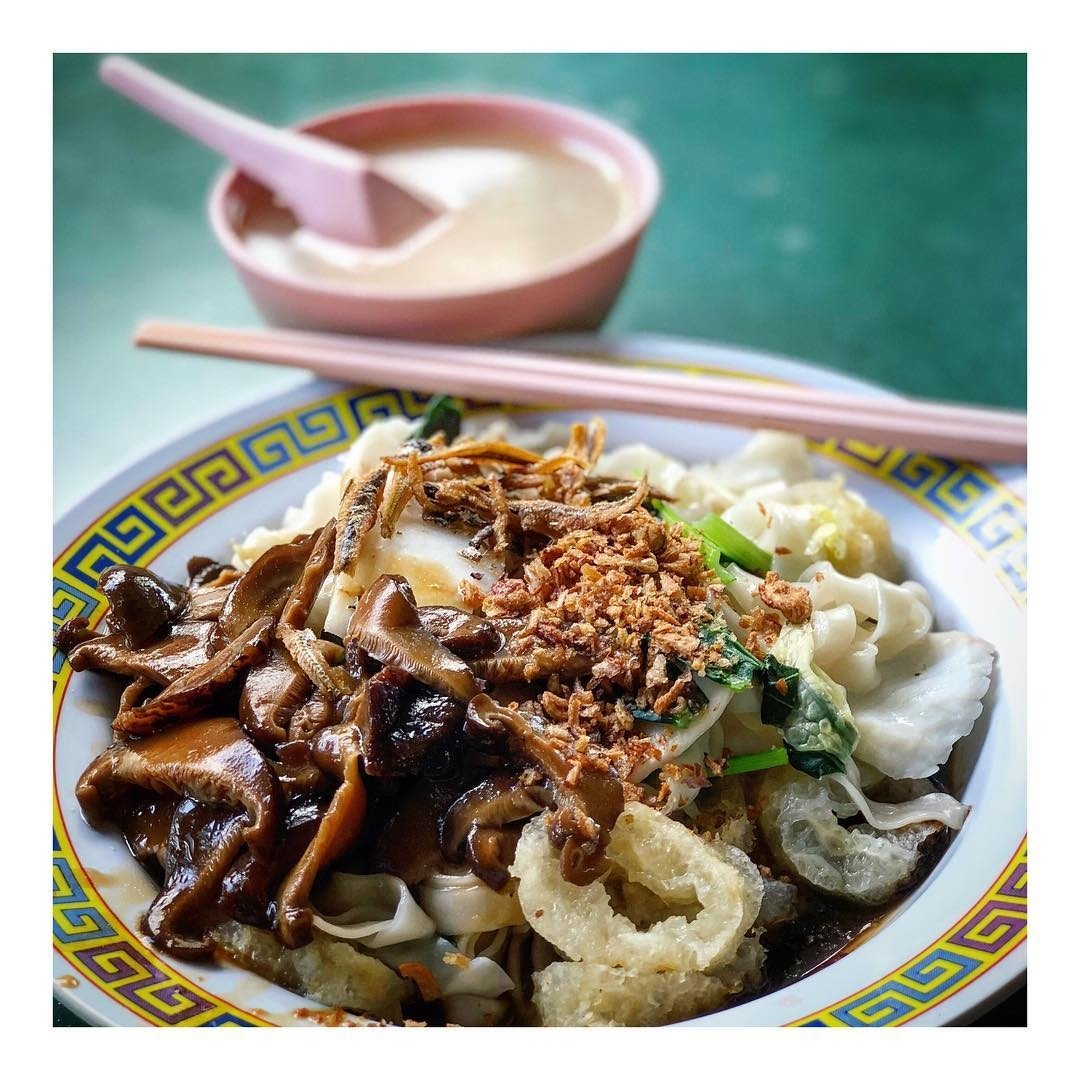 Dry ban mian is a comfort food of choice in Singapore, and it is available in almost every food court and hawker centre.