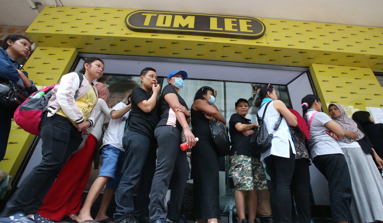 People lining up in Wan Chai to buy tickets for Dayo Wong Tze-wah’s stand-up comedy show. Photo: David Wong
