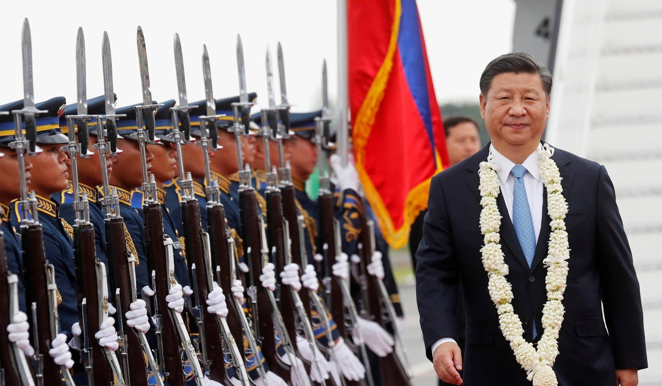 Chinese President Xi Jinping walks past honour guards after arriving at the airport in Manila. Photo: Reuters