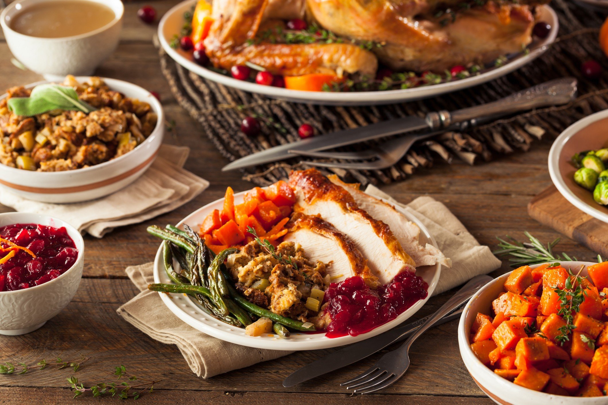 A traditional Thanksgiving dinner is full of delicious food – and also lots of calories – but there are ways to enjoy your favourite dishes without putting on weight.