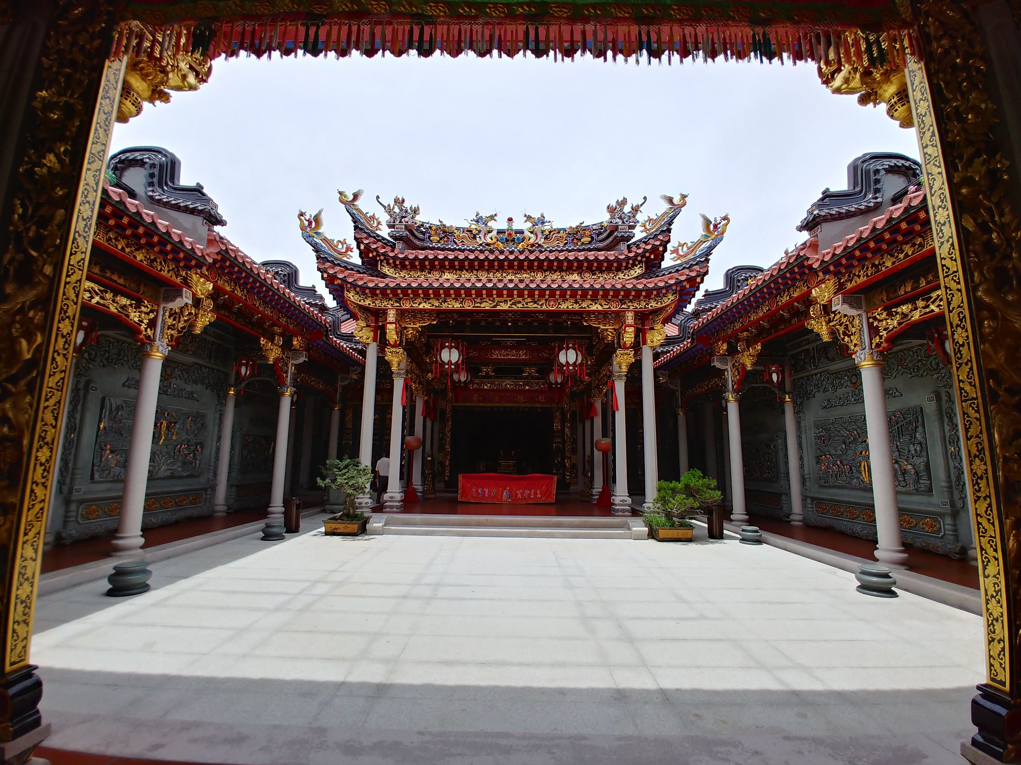Chaozhou woodcarving in Chaozhou architecture in modern times. Photo: Anven Wu