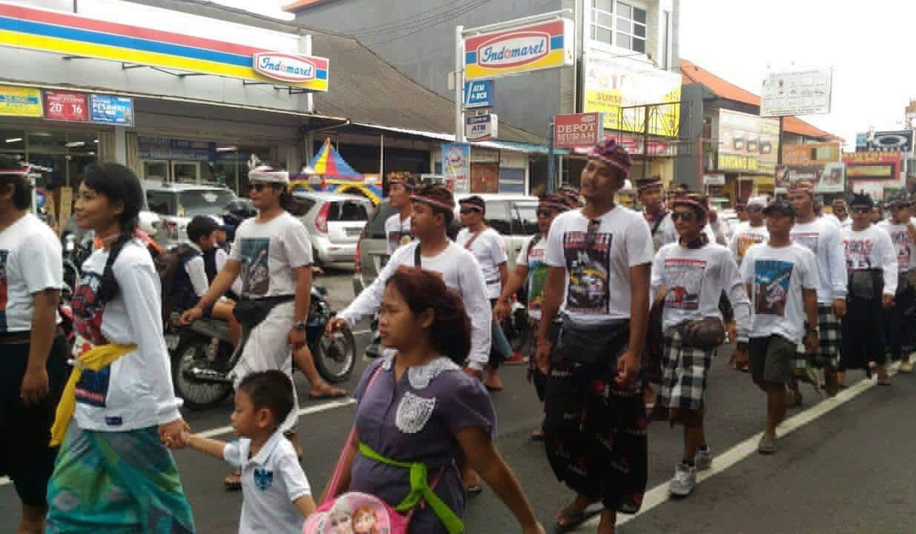 Saras Dewi (left) and her younger brother marching in support of two jailed environmental activists. Photo: Saras Dewi