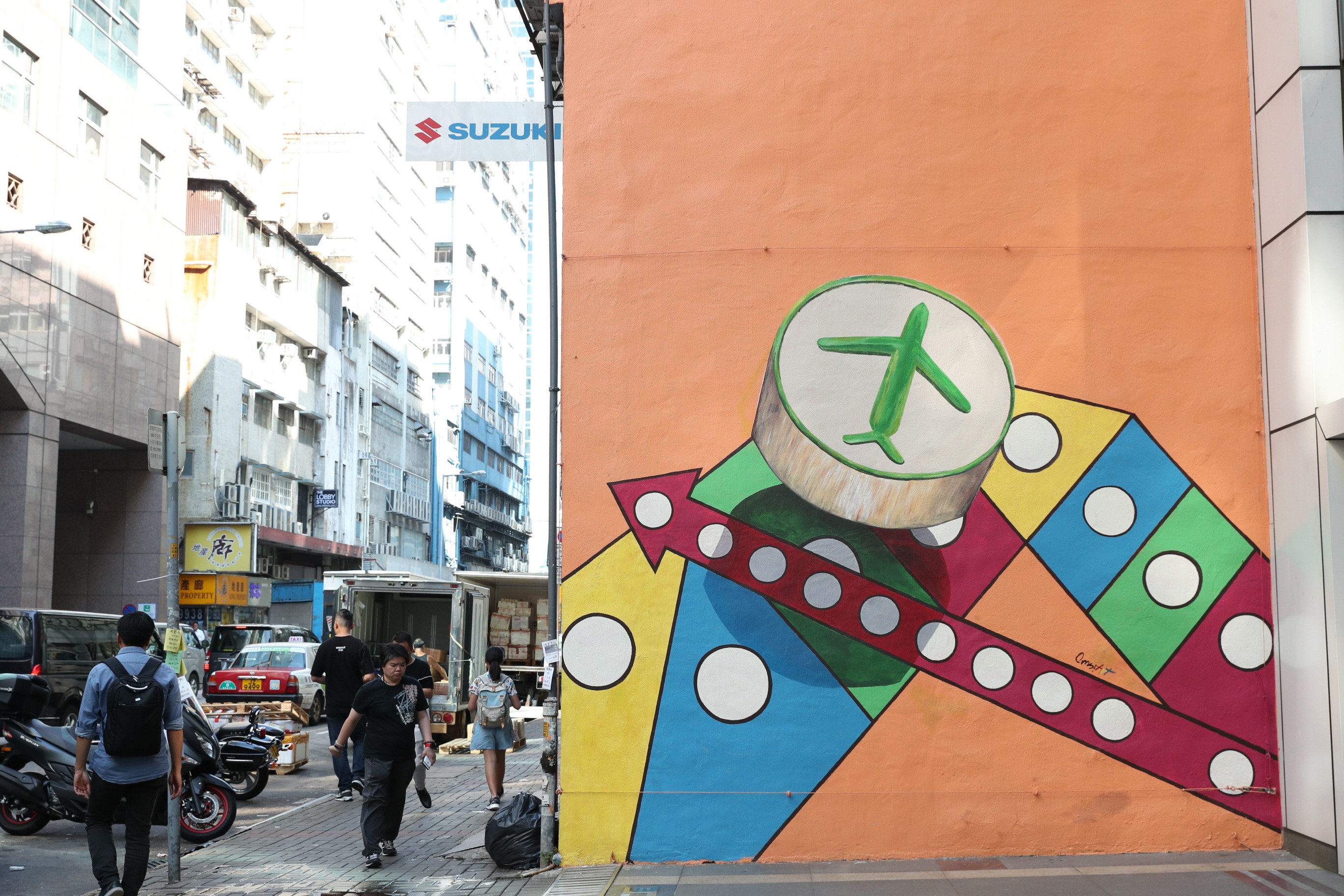 Back Alley Project@Kowloon East transforms walkways and alleys with artworks by artists from around the world.