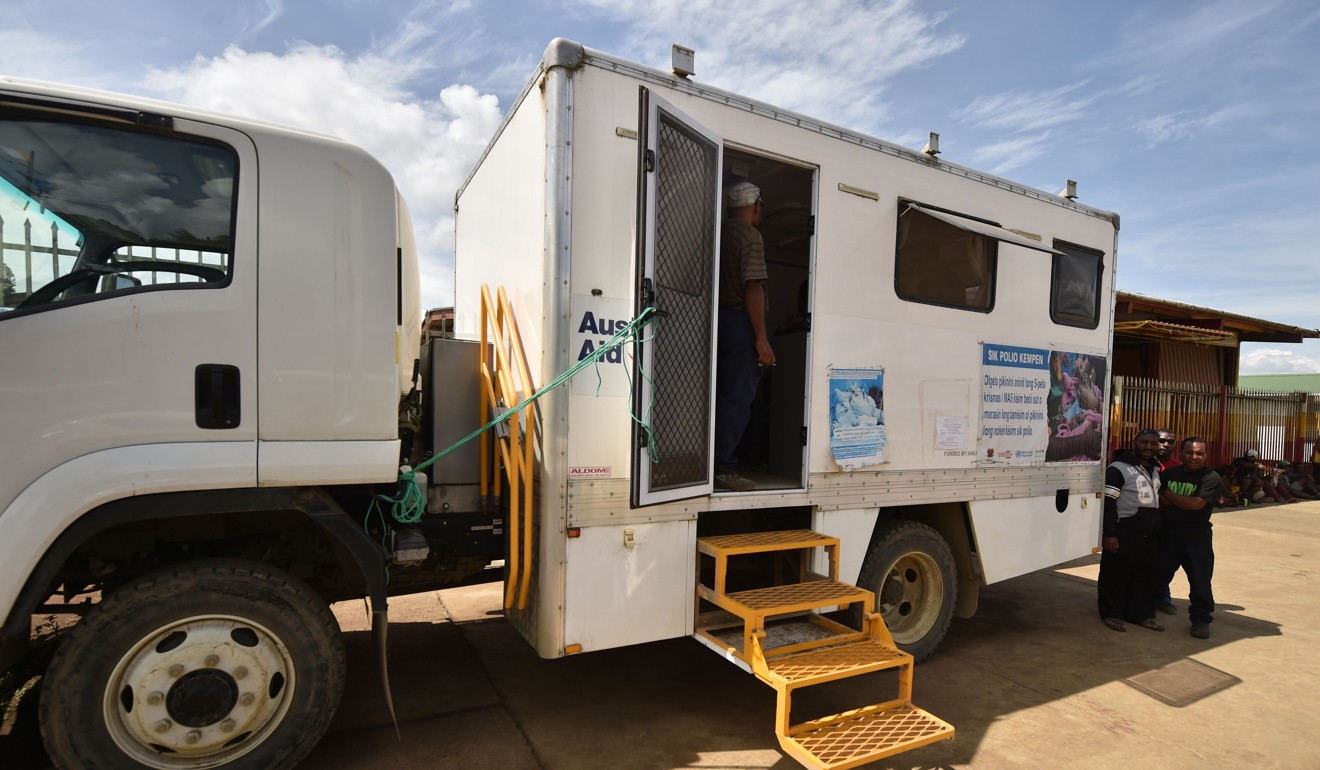 A mobile polio vaccination clinic on a street in Mount Hagen in the Western Highlands. Photo: AFP