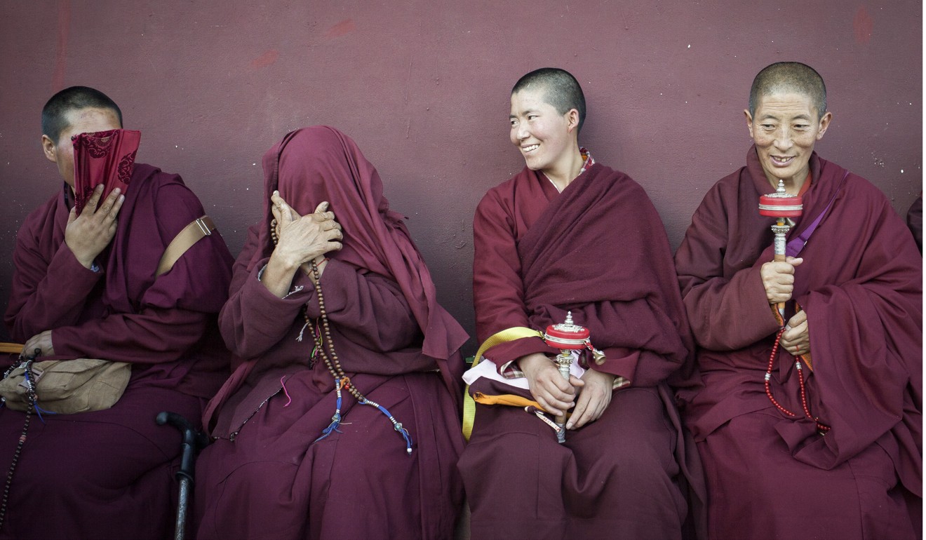 Буддистка. Monks and nuns. Santa Semeli and the Monks. Monks and Markets.