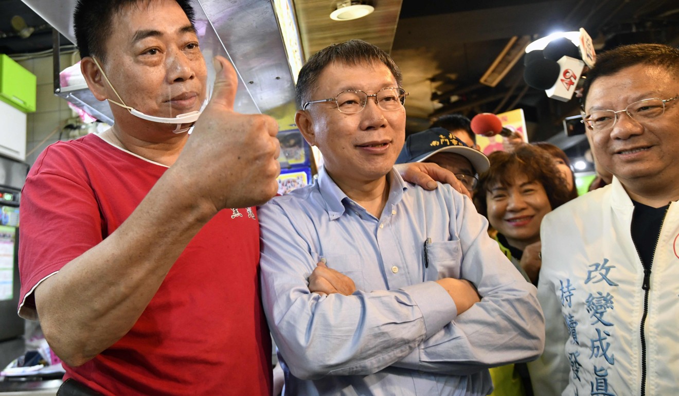 Independent mayor of Taipei Ko Wen-je (centre) gets a thumbs-up from a voter during last month’s local elections in Taiwan which saw him returned to his position. Photo: AFP