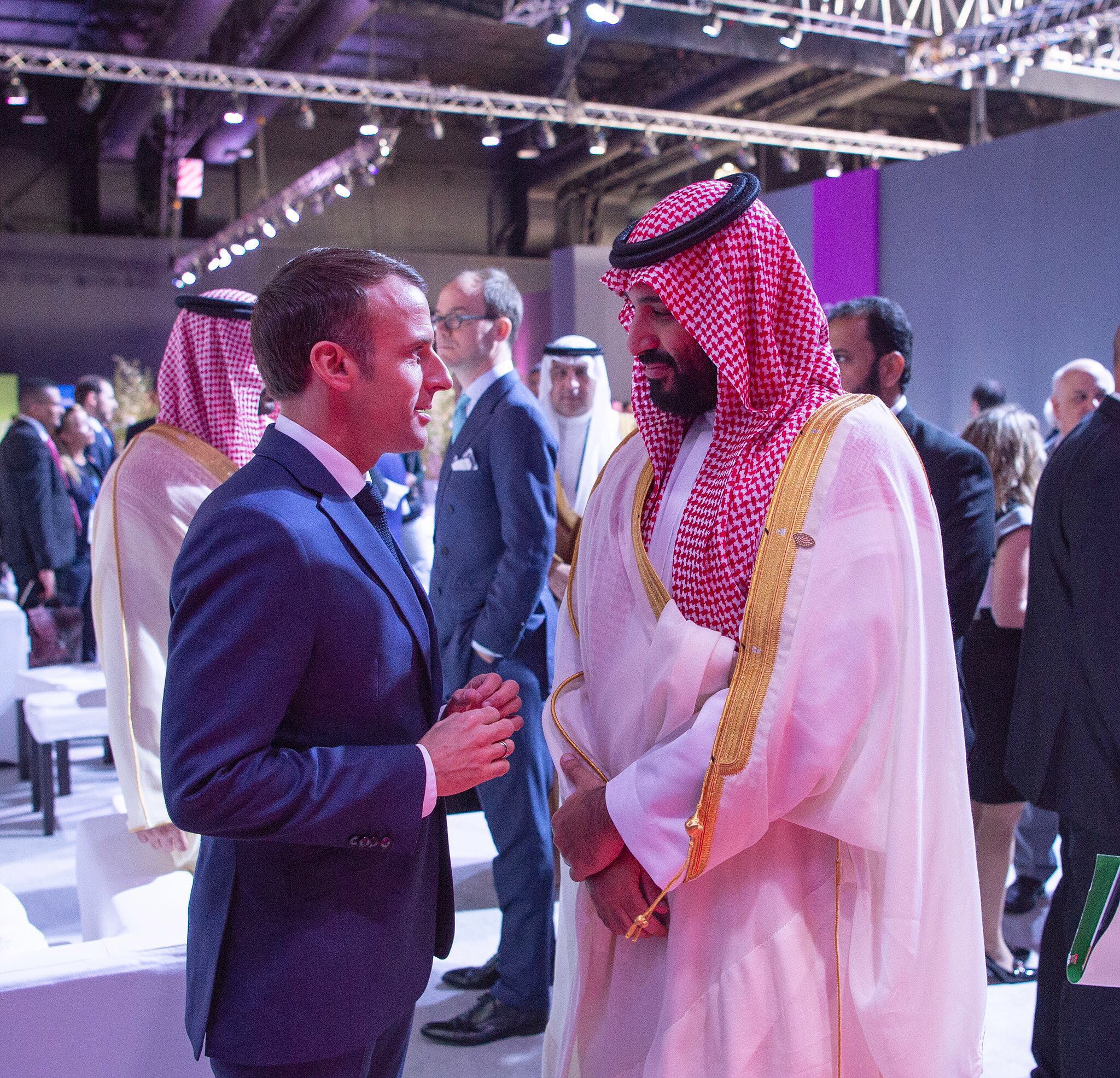 French President Emmanuel Macron talks to Saudi Crown Prince Mohammad bin Salman during the G20 summit in Buenos Aires on November 30. Parts of their conversation were recorded, in which Macron was heard telling the crown prince “I am worried”. Photo: EPA-EFE / Saudi Royal Court Handout