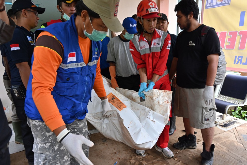 Emergency personnel carry the body of a victim at a hospital in Pandeglang, Banten province on Wednesday. Photo: AFP