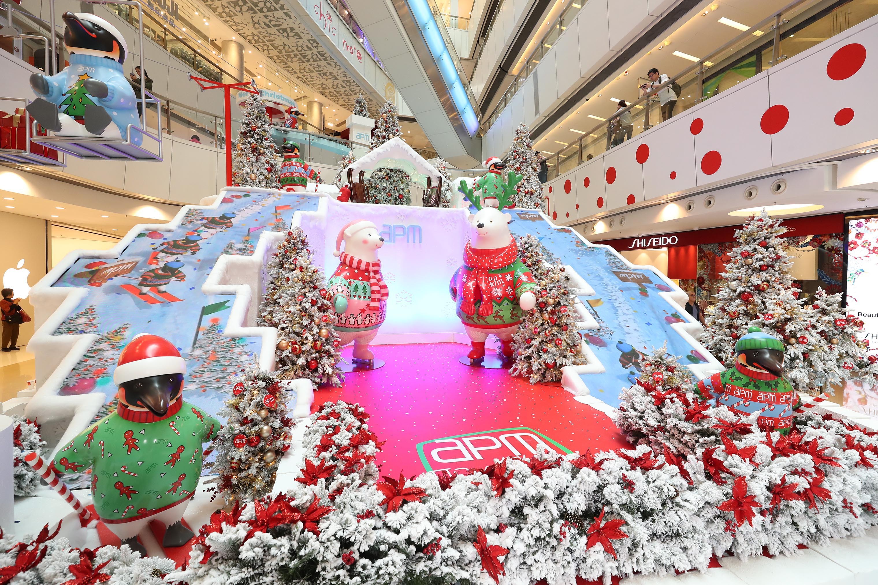 The APM shopping centre in Kwun Tong made use of an elaborate decorative displays to attract 1.9 million visitors during the six-day period through December 26, a gain of 15 per cent on year. Photo: SCMP Handout