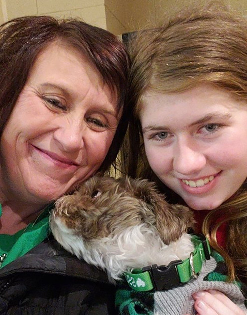 Thirteen-year-old Jayme Closs (right), her aunt Jennifer Naiberg Smith and Molly the dog posing together after being reunited on Friday. Photo: Agence France-Presse