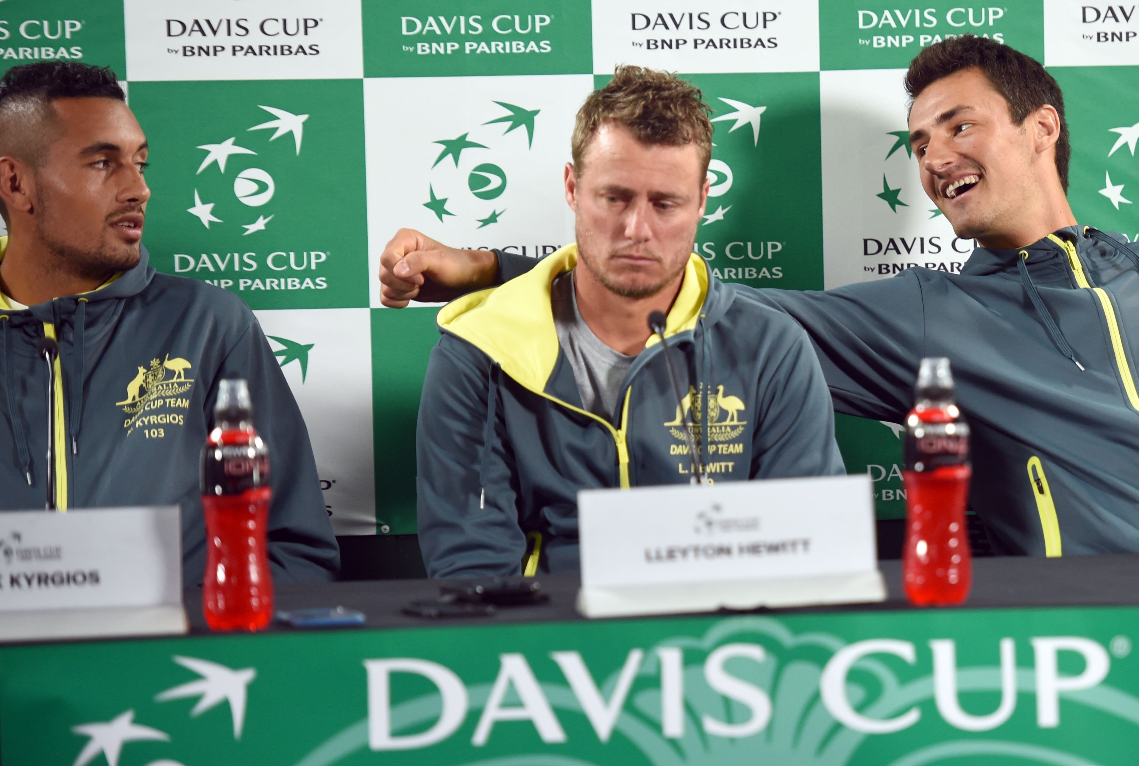 Bernard Tomic (right) has again hit out at Australia Davis Cup captain Lleyton Hewitt (centre). Photo: AFP
