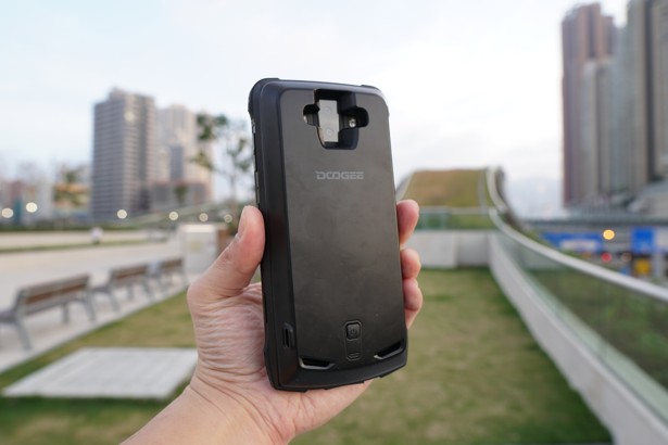 The 5,000mAh battery pack add-on (pictured), combined with the phone’s built-in 5,050mAh battery, provides enough juice for at least three days. Photo: Ben Sin