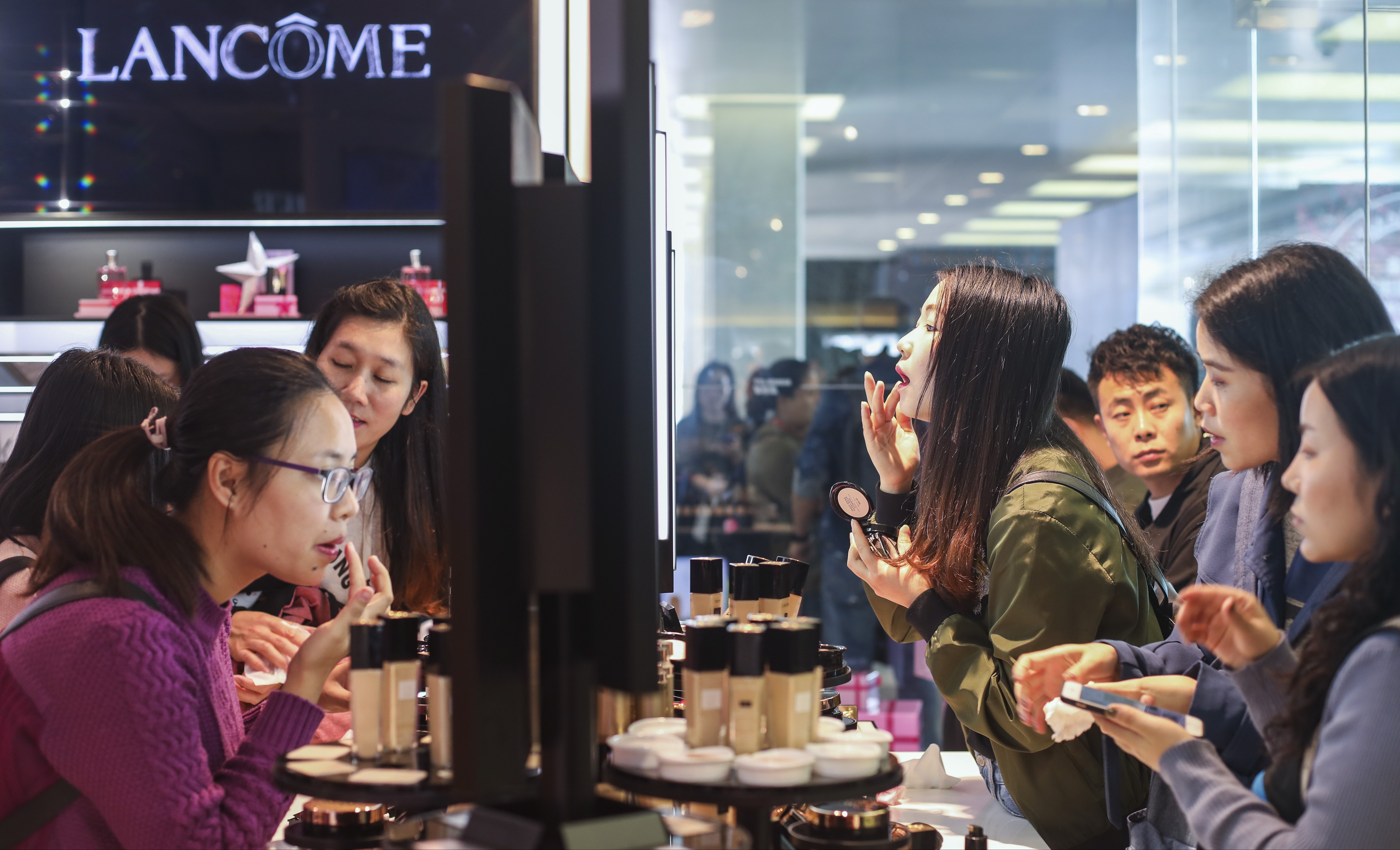 Shoppers in Tsim Sha Tsui try out cosmetics in this photo taken on December 22, 2018. Photo: Xiaomei Chen