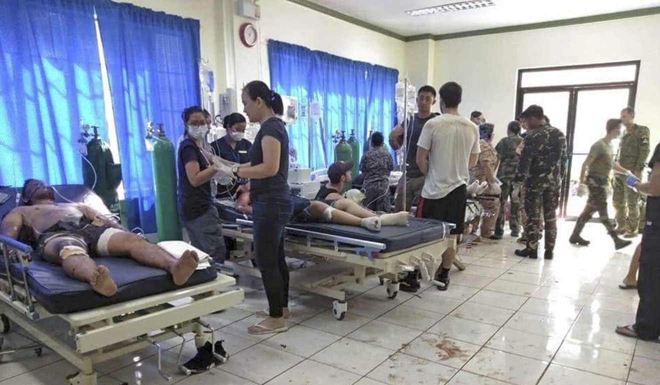 Soldiers and other bomb victims receive treatment in a hospital. Photo: AP